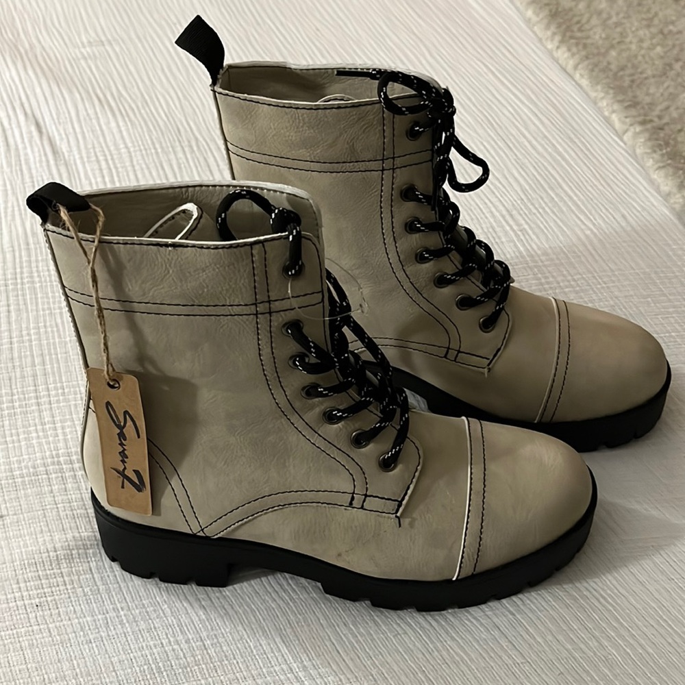 Lace up combat boots by Seven7
